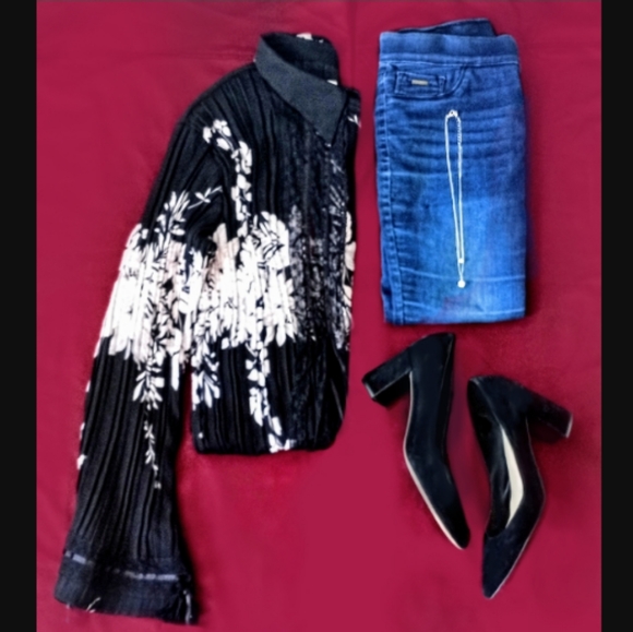 Vintage Blossom Bell Sleeve Shirt - Picture 5 of 5